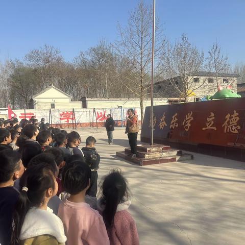 “预防校园欺凌，共建和谐校园”———东张孟小学法治进校园安全教育大会。