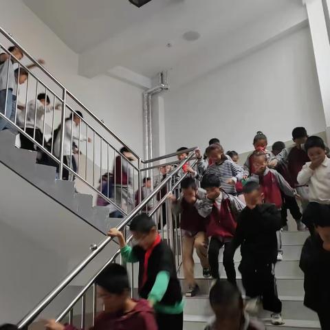 【红旗大街小学】	全民消防，生命至上——学条例、用条例，落实消防安全责任