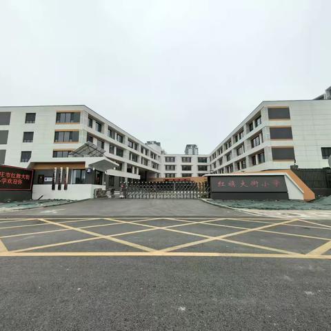 【红旗大街小学】“歹徒”想冲进学校？莫慌！红旗大街小学开展反恐防暴演练