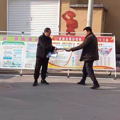 油坊堤村加强平安创建宣传，提高村民守法意识