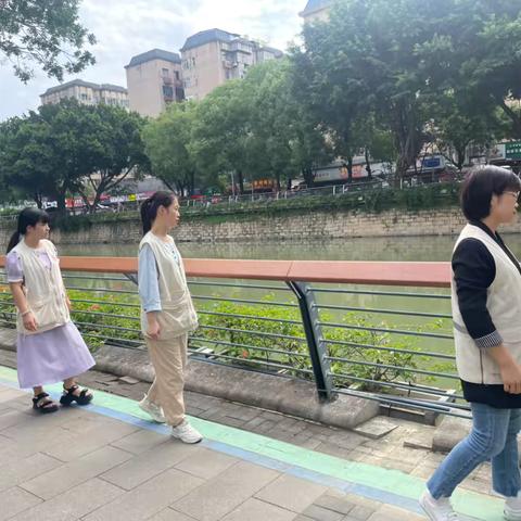 东大社区开展巡河活动