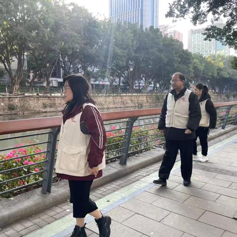 东大社区开展巡河活动