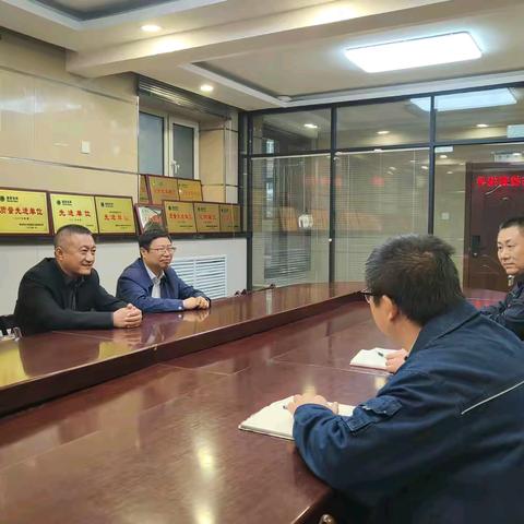 公司副总经理张巍到机具设备分公司检查指导工作