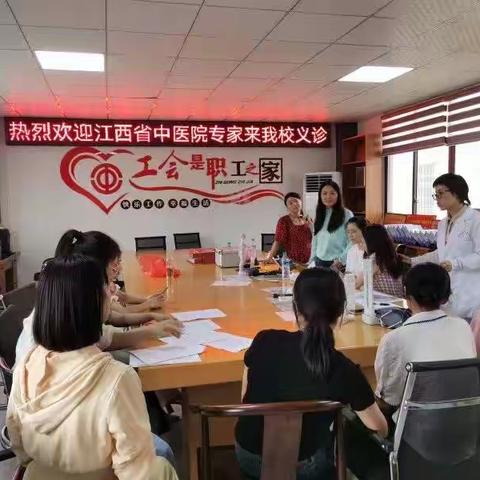 健康义诊进校园，便民服务暖人心——浮梁县第二小学开展义诊活动