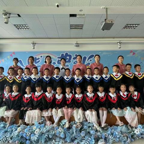 "彩绘童年，笑语芬芳”：——加贝爱幼儿园毕业活动