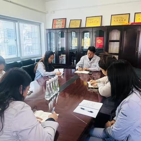 双鞍集团建筑器材公司召开 3 月行政工作例会
