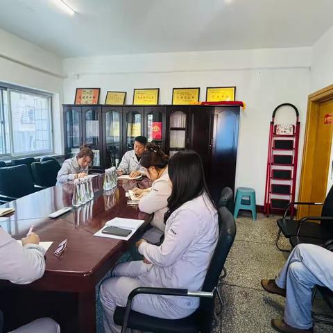 双鞍集团建筑器材公司召开 4 月行政工作会议