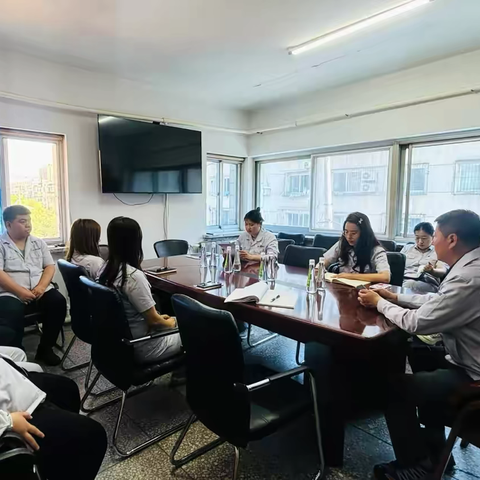 双鞍集团建筑器材公司党支部召开党员会议