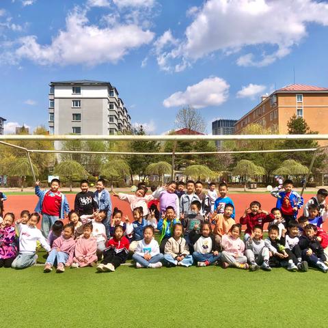 共赏校园春好处 满树繁花映笑颜—珲春市第一小学一年八班童言童语写春花