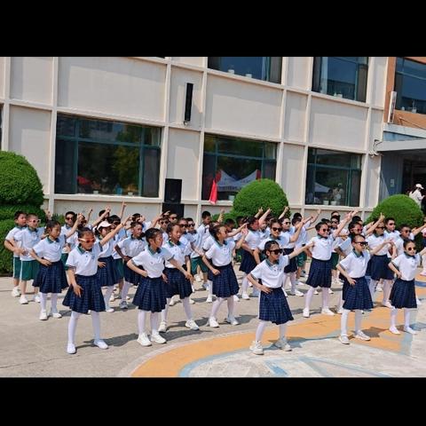 “端午邂逅六一 ﻿ 童心‘粽’享亲子时光”