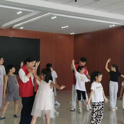 青春起舞 童心飞扬