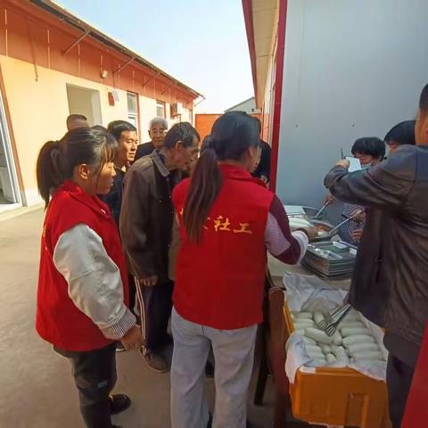 守护“食”光 情暖老人