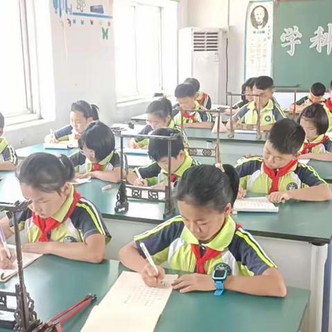 双减下大傅寨小学的硬笔书法赛