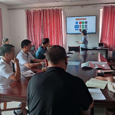 发挥主体责任  培养分类意识——区中心敬老院召开垃圾分类工作培训会