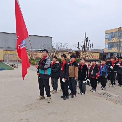 缅怀革命先烈，弘扬民族精神—————-岳佐小学清明节扫墓活动