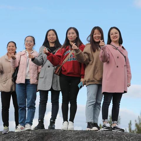 平塘五中祝女神们节日快乐