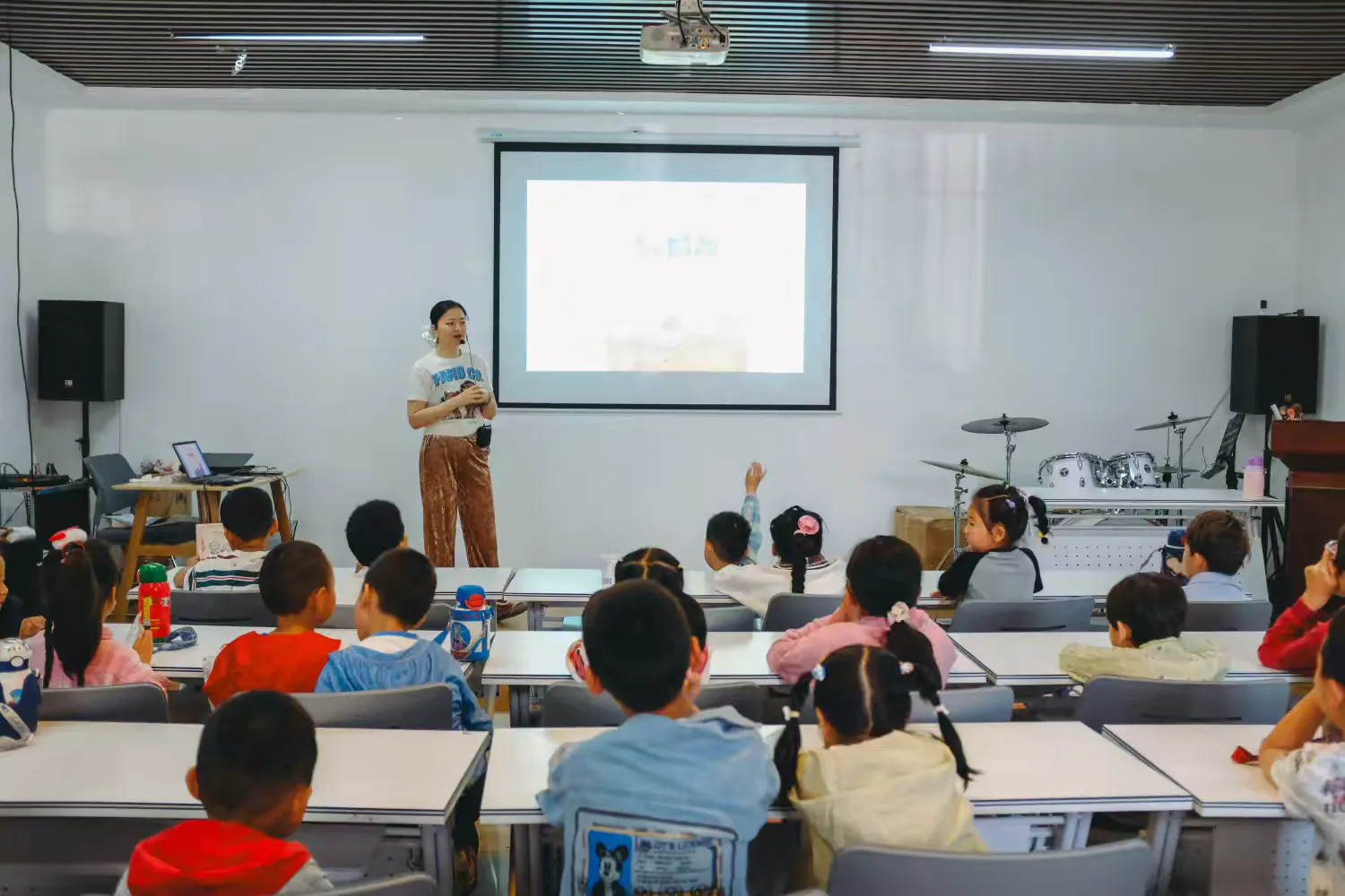 简篇-【高陵文旅】阅读小精灵乐园——《妈妈的白头发》绘本故事分享会