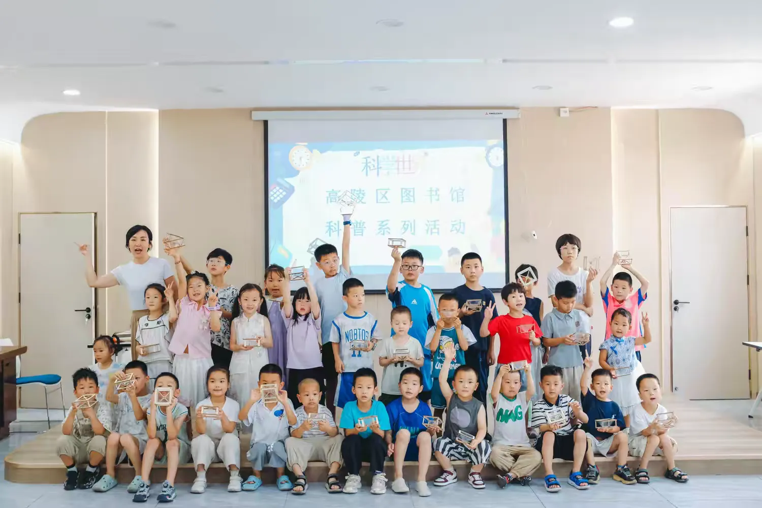 简篇-【高陵文旅】科普故事会:《米吴科学漫画·奇妙科学实验室》