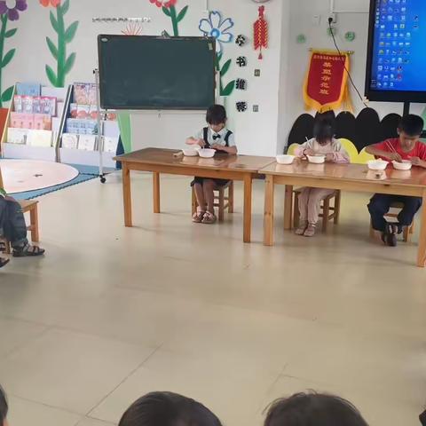 “幼儿园大班“一颗花生米”班本课程构建与研究——“巧手大比拼—筷子夹花生”比赛