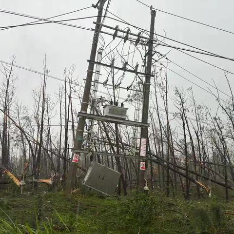 攻坚抢修不停工  中秋慰问情意浓