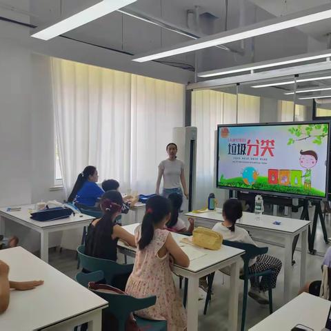 长江路街道玉地山路社区：社区携手高校播撒环保种子，青桐学堂助力垃圾分类新时尚