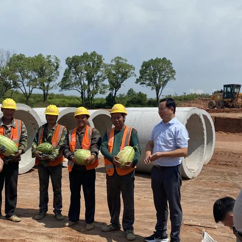 司铺乡项目建设不松懈 火热工地送清凉