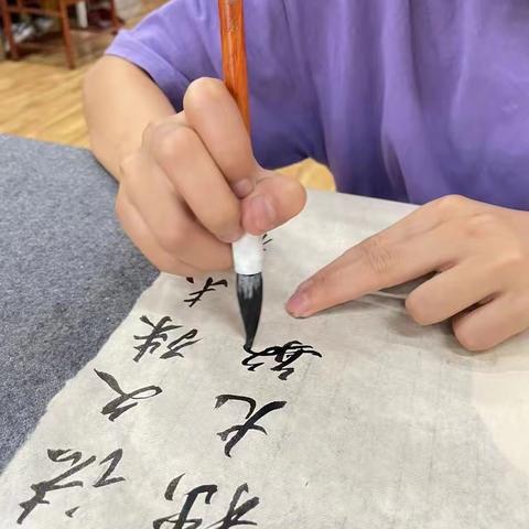 我是池阳小学五四班的杜可馨，我正在参加池阳小学暑期微实践“习语”润童心“五星”向未来之“微才艺”