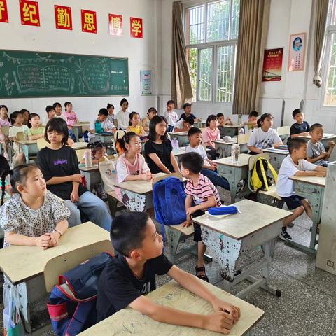 大孩带小孩，携手向未来