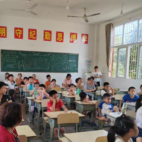 培育明日之星，共创辉煌未来——“大孩带小孩，携手向未来”暑期讲习班毕业典礼