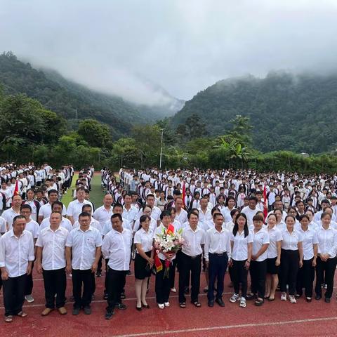 晨曦细雨育桃李，金秋硕果慰园丁——康平镇中学庆祝第39个教师节