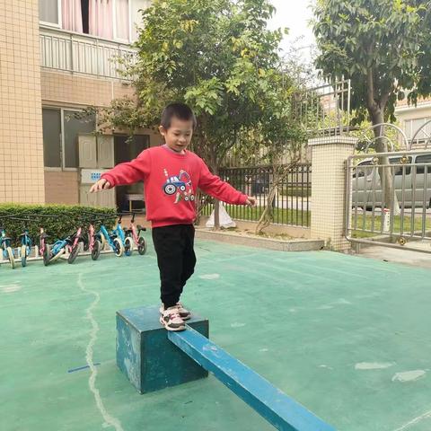 灏景园幼儿园小B班温晟旭小朋友成长记录