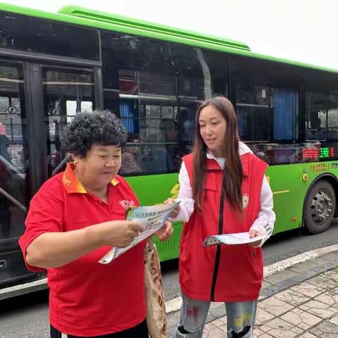 孝义街道明珠社区退役军人开展交通安全宣传活动