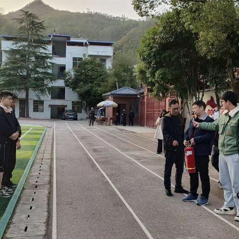 消防演练，防患未“燃”                    ——天城中学高枧分校消防演练