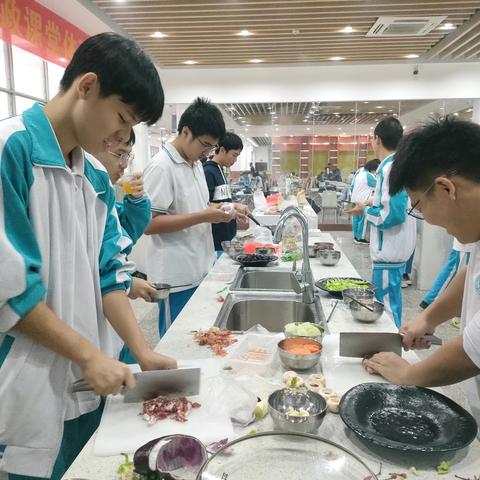 八珍玉食，别具匠心----海南中学高二（14）班家政食堂记录