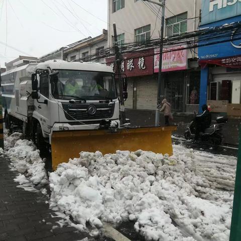 马额街办开展“环境卫生大会战·干净整洁迎新年”村庄清洁行动
