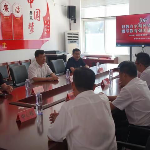 市委常委、政法委书记李振华教师节前夕赴贾悦镇中心校走访慰问