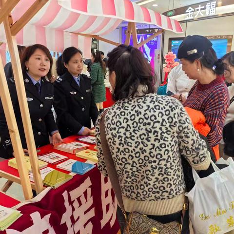 秦都区司法局开展“关爱女性权益”法律援助宣传活动