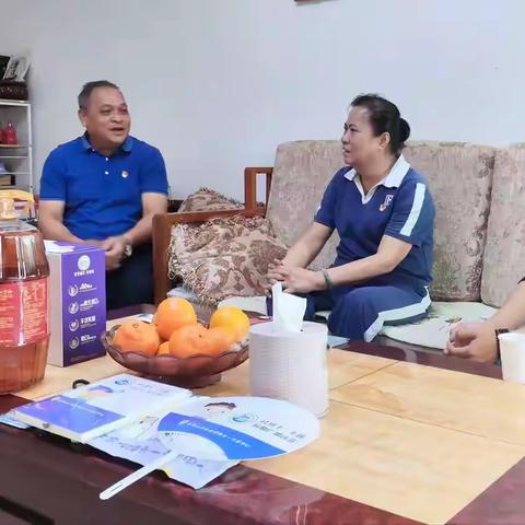 五指山市人社局党支部开展“送学上门传党情 温暖关怀党员心”主题党日活动