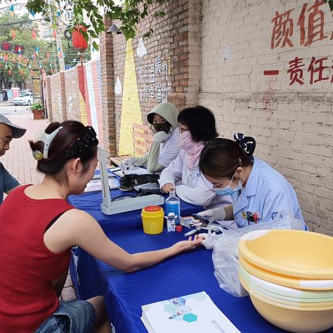 顺水社区暖心行 网红墙义诊暖人心