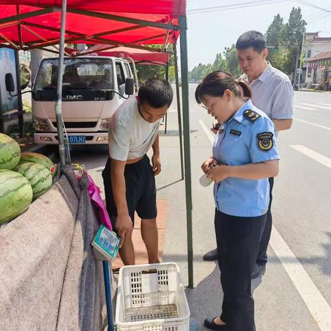 相公庄市场监管所开展农村大集计量器具监督检查