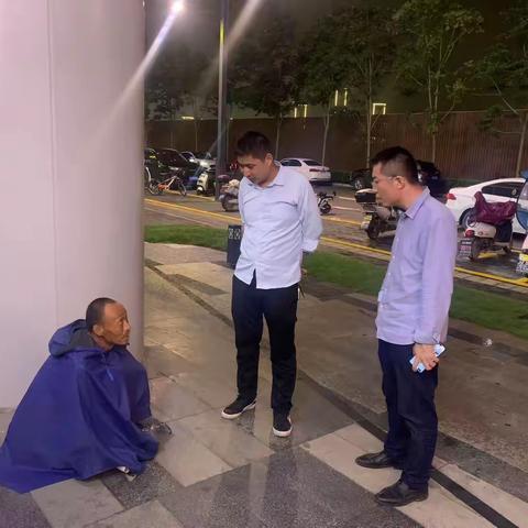 高桥街道救助流浪乞讨人员 用行动温暖孤独的心