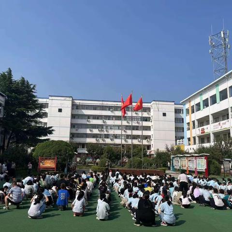 平陆县第二小学开展9月份“防震应急疏散演练”活动