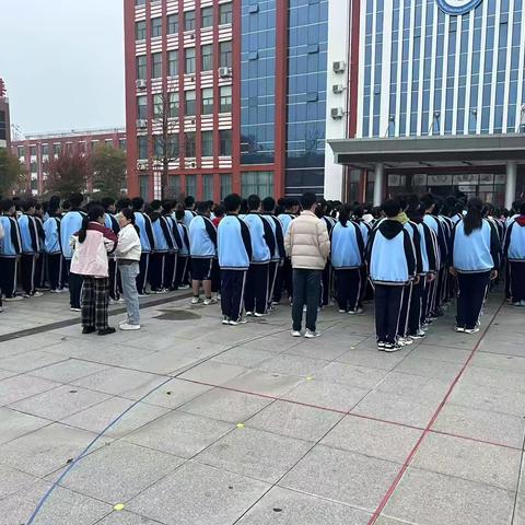 宿舍消防演练，守护生命之光————沂南经济开发区实验学校夜间宿舍防火应急疏散演练