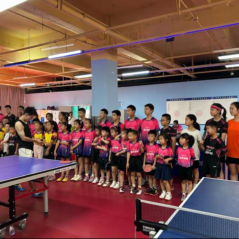 临河睿畅乒乓球🏓️俱乐部23名队员赴包头凯毅乒乓球俱乐部开展交流活动