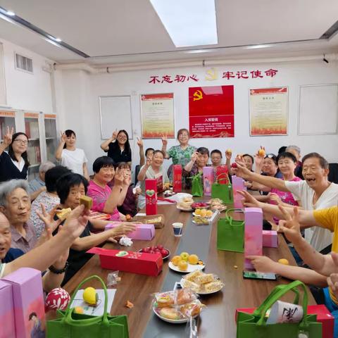 西安市未央区辛家庙街道工业学校社区退役军人服务站开展 “端午制艾锤・邻里共安康” 主题活动