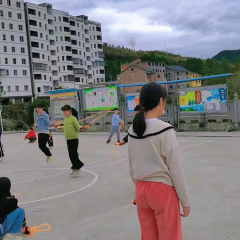 南天湖镇青少年家庭教育互助会周末活动