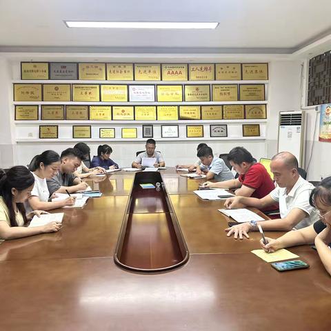 临高县创新学校党支部——开展正风肃纪学习活动