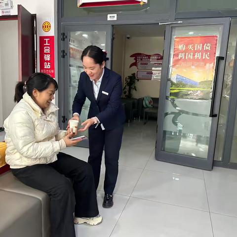 图木舒克支行开展不合理占用银行服务资源应急演练