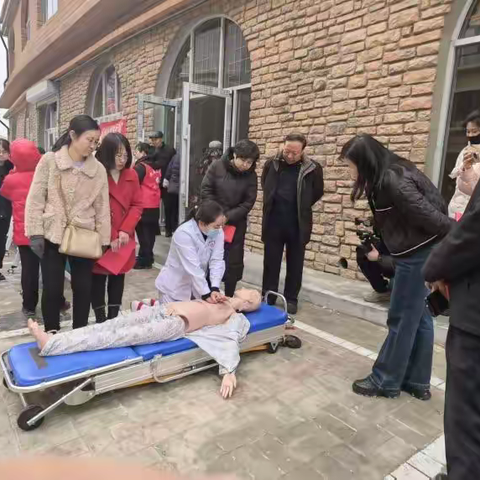 清水河县卫健委联合中蒙医院 开展“3·5”学雷锋志愿服务活动