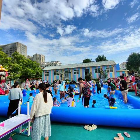 京华合木幼儿园托小班“不玩水💦，不夏天🌞。清凉一夏”——水枪大战